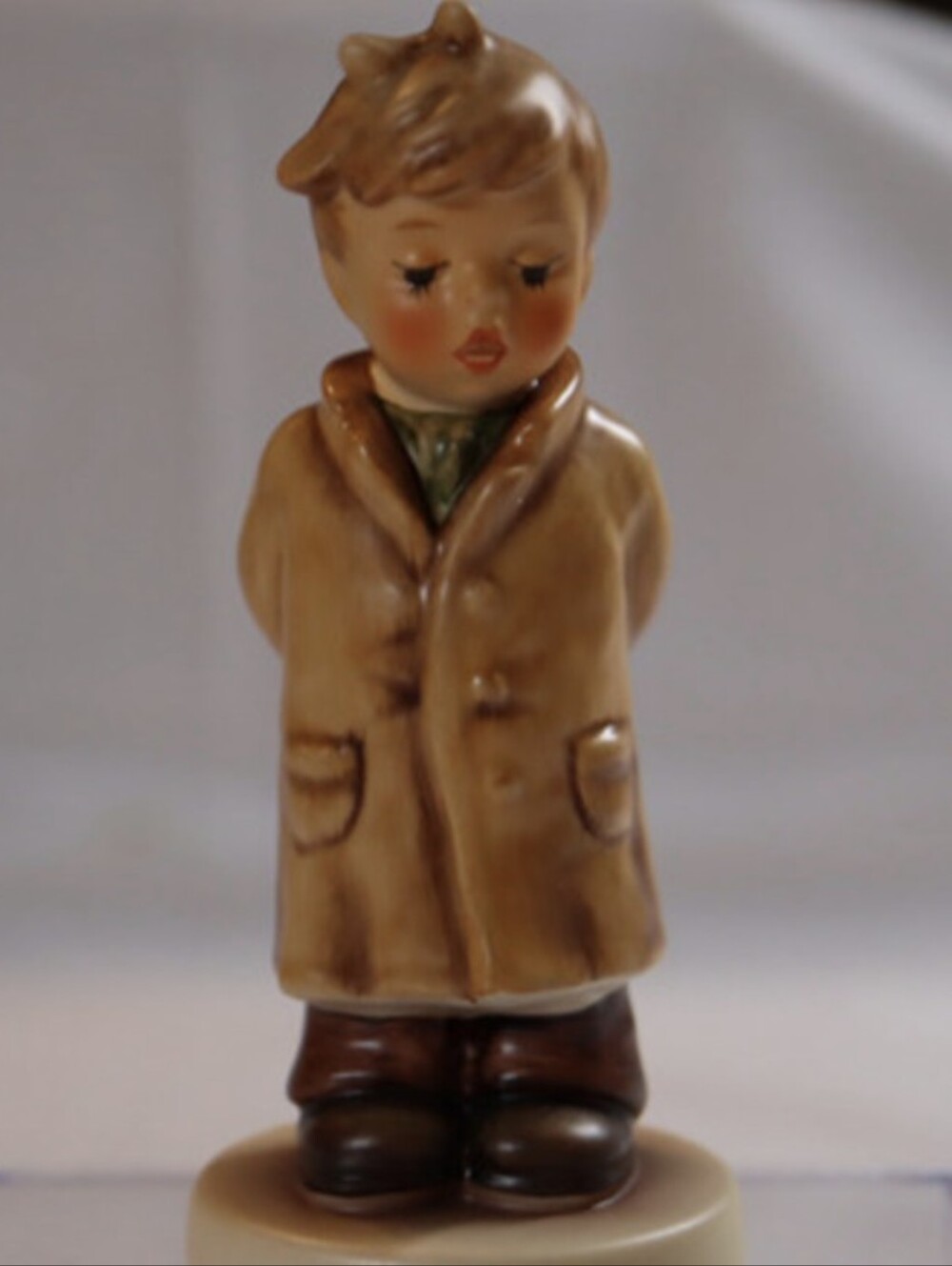 This is a Vintage M.I. Goebel Hummel Club Exclusive "Too Shy To Sing #845 w/box